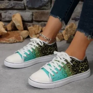 Milegestic Fashion Casual Plus Size Star Round Toe Lace-Up Sneakers